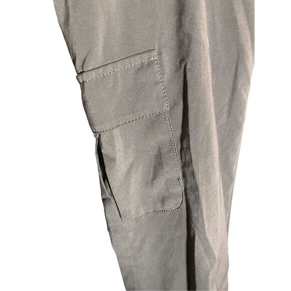 Koppen women’s green, hiking trail convertible pants size 2 - Picture 3 of 6